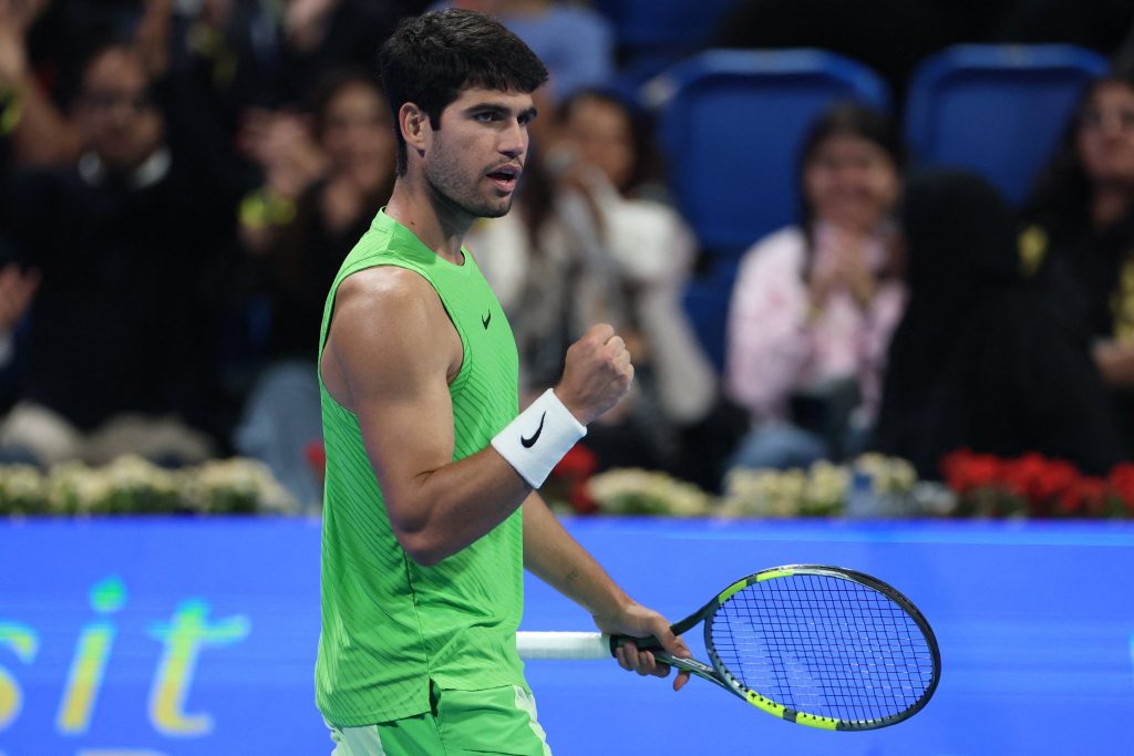 Alcaraz tira de épica y se mete en semifinales de Doha