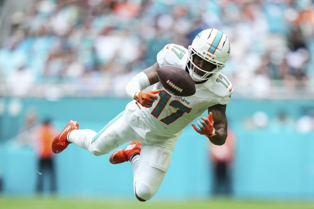 LOS BRONCOS APUESTAN FUERTE Y SE REFUERZAN CON JAYLEN WADDLE