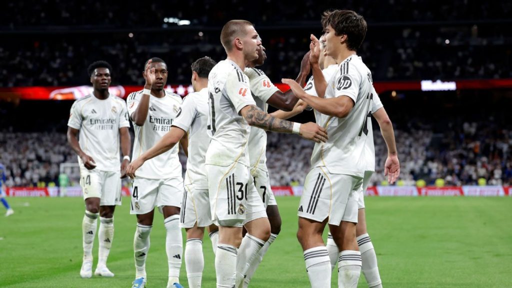 El Madrid vence al Oviedo, pero el caos sigue instalado en el Bernabéu