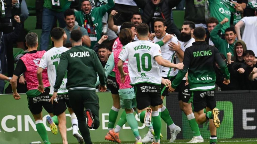 El Racing toca el cielo y vuelve a Primera División