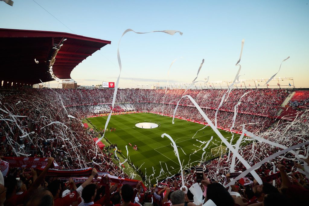El Pizjuán empuja al Sevilla y lo saca del infierno