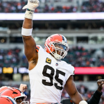 Myles Garrett deja Cleveland y llega a los Rams en un intercambio histórico
